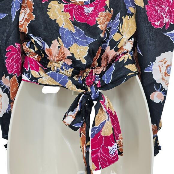 Band Of The Free Womans size M Camille Black Berry Floral Crossover Crop Top NEW - Picture 5 of 8